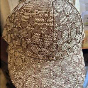 Coach signature Jacquard Cap NWOT
